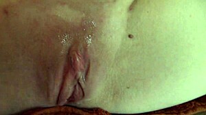 Kaveri nuolee pilluani ja panee minut kovaa