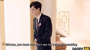 एंटाइसिंग क्यूटी थिक लंड से ड्रिल्ड होती है