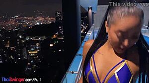 ¿Miras a la colombiana de 18+ chupar y follar en el balcón?