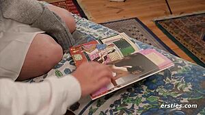 واو! ليزبيات ساخنات يستكشفن متع كاما سترا معاً!