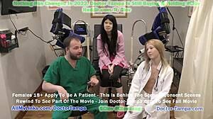 แพทย์ Tampa ทำการตรวจร่างกายอับอายให้ Alexandria Wu สำหรับมหาวิทยาลัย Tampa