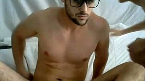 Casal Fode com Loira de Óculos na Webcam