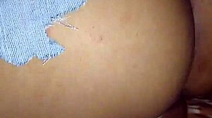 Prostitute gives rich blowjob casually