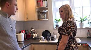 Auntjudysxxx - Horúca BBW milfka Charlie Rae zvádza lenivého nevlastného synovca v parnom stretnutí