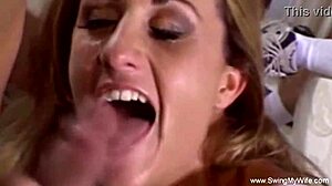 Casal swingueiro mete em estranho na festa louca de casamento, dona de casa velha no anal hard com porra