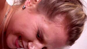 Euro skoluniformsflicka knullad hårt i båda hålen!