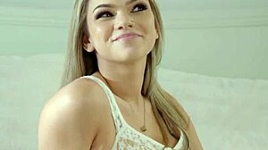 リリー・ベルが義姉妹と激しいレズシザリングハードコアシーン