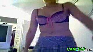 Webcam tiener 18+ meisje showt in gratis porno video