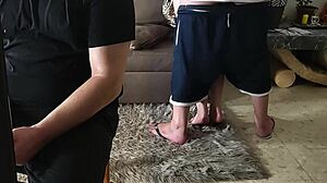 Wow! Jej priateľ ma buchá, kým hrá na PlayStation - Taliansky cuckold!