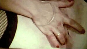 Oye, ¿quieres ver a lesbianas vintage volverse locas?