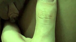 Sopraffatto mentre questa asiatica 18+ minuta viene su un cazzo enorme durante sesso selvaggio