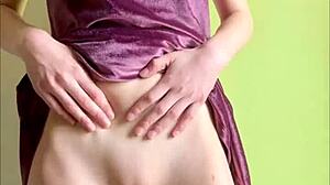 小柄な若い娘がチクチクしてすぐ硬くするよ