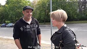 面包车骚货后座狂干