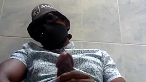 Mladá 18+ teen cítí POV výstřik z velkého černého ptáka na její kundi