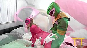 متعة كوسبلاي باور رينجرز مع تيدي تارانتينو وروكسي رايدر في TT S1E7 خلف الكواليس 🎭