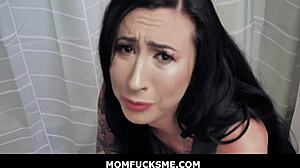 Уау, доведен сине, помогни на тъжната мащеха Лили Лейн да забременее сега!