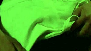 Uau, vendo essas escravas me deixou tão excitada, tive que me tocar! 😍