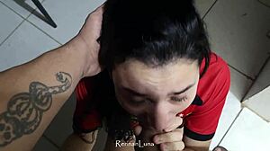 La caliente teen brasileña hace garganta profunda a polla monstruosa tras victoria del equipo