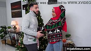 मुस्लिम लड़कियां क्रिसमस पर अपनी भावुक वर्जिनिटी गिफ्ट देती हैं