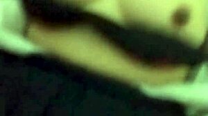 Strýko, prestaň! Robíš ma kričať od rozkoše!