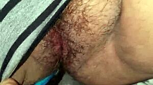 操我女友多毛湿润的阴道