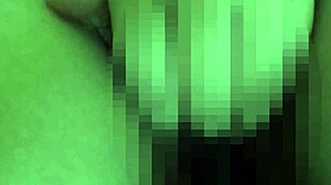 日本人美女、濡れたマ○コをオナニー