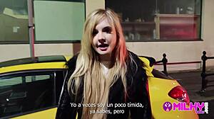 Хей, видя ли как тази срамежлива английка се навежда?