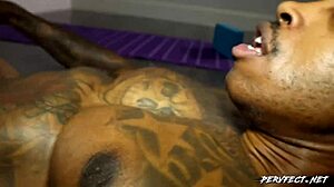 Sesión de yoga se convierte en acción sexual cruda con esposa teen