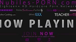 Petite soumise fessée et bâillonnée dans le garage pour une gorge profonde