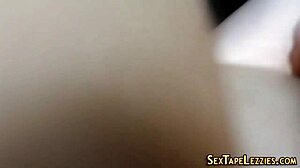 Novinhas 18+ ebony lésbicas reais se beijando e se tocando apaixonadamente