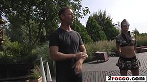 ثلاثية عنيفة مع سجينة بلوند ساخنة تجعلني مجنون