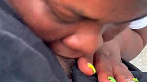 Outdoor BBW gives head in the fresh air 😍