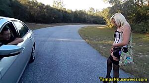 Sigara İçen Ev Hanımı Eğlence İçin Çılgına Dönüyor!