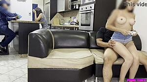 Acabo de engañar a mi sobrina latina para un rato furtivo en mi regazo.