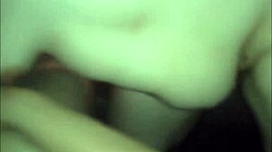 Tučná bábika, užíva si dvoch chlapov naraz?