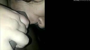 gordinha de óculos, mamando o amigo virgem com tatuagem?