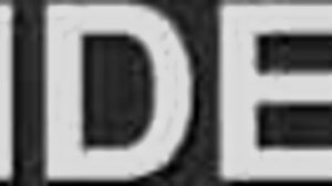 Unterwürfige Schlampe zeigt große Titten öffentlich für gewagten Outdoor-Kick