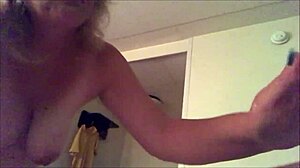 jenna jaymes deepthroats thick cock