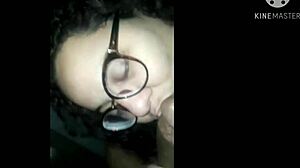 gordinha de óculos, mamando o amigo virgem com tatuagem?