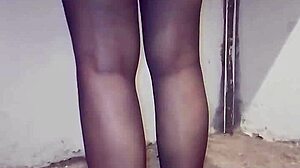 よ、チェックしてこのホットなトルコ人ミルフのパンティストッキングファンタジー！ 🔥