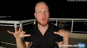 Amatérska 21-ročná Brazílčanka s veľkými cicmi strieka na verejnosti