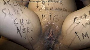 अरे, ये स्लट्टी टीन 18+ गैंगबैंग क्रीमपाई के लिए बेग करती है!