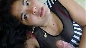 Nak batang dan timun dalam mulut Latina aku dalam-dalam