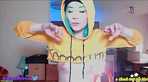 Alexa Kitten dances and masturbates on cam, what are you watching?