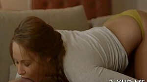 Hej, není tvrdé šukání ideální pro sotva plnoletou teenku jako ty?