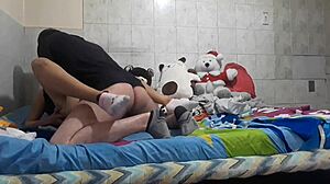 Yo, mi hermanastra de 18 años anhela mi polla grande en su coño apretado