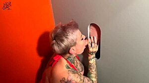 Hej, blir runkad i glory hole med massor av kukar 😏