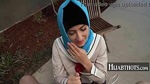 18歳以上のアラブ美女がヒジャブ姿で全裸ストリップ