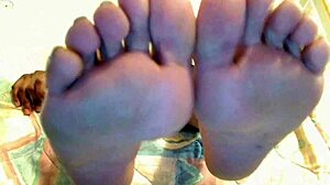 An ebony girl plays toe jerk game with instructions