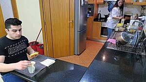 प्राइवेट शेफ सेक्सी मसाज से लुभाया जाता है